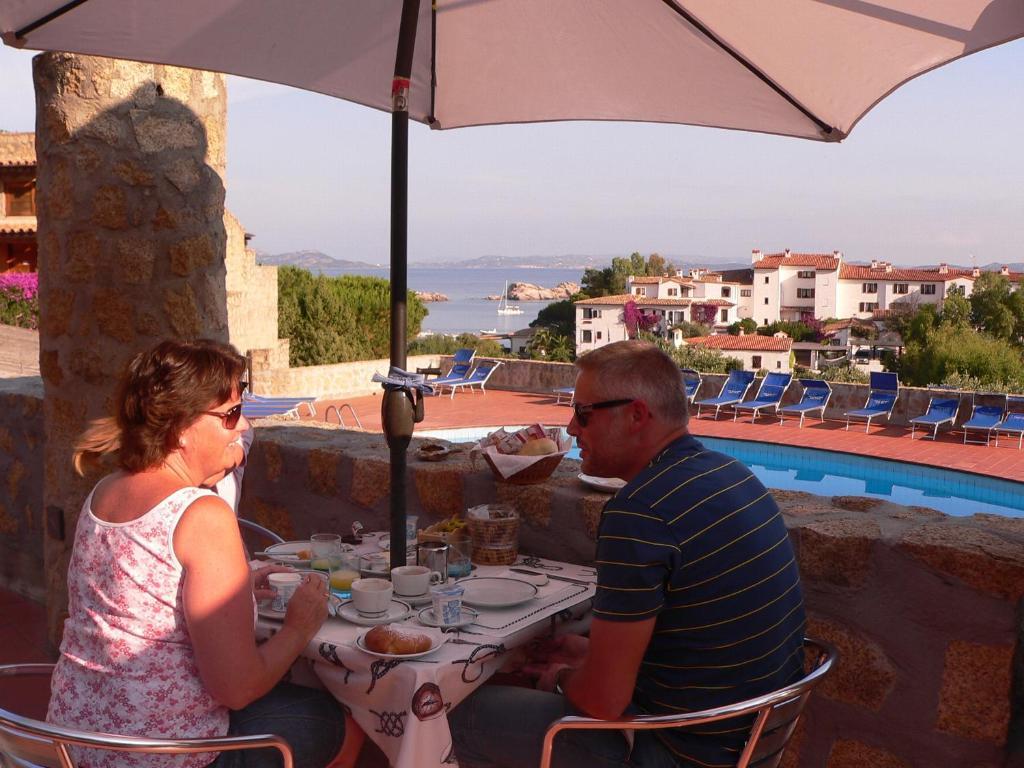 Hotel Olimpia Baja Sardinia Extérieur photo